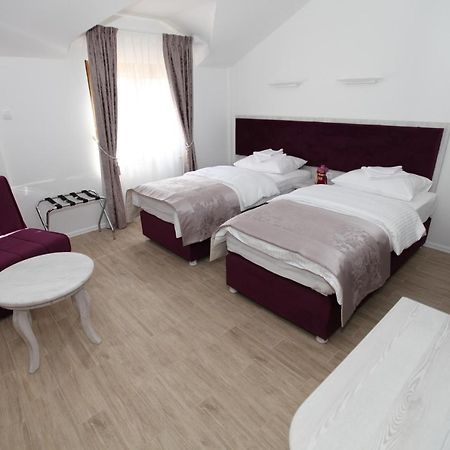 Apis Hotel Требинє Екстер'єр фото