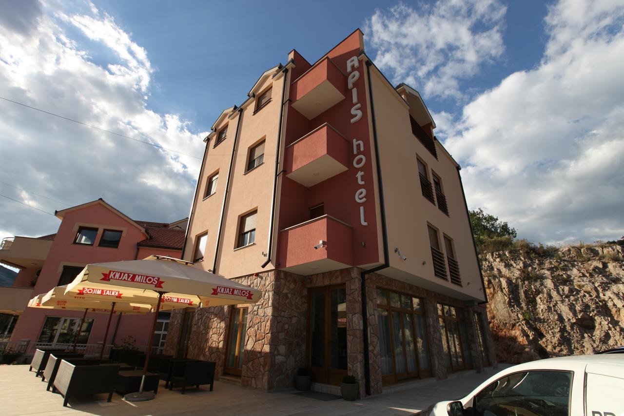 Apis Hotel Требинє Екстер'єр фото
