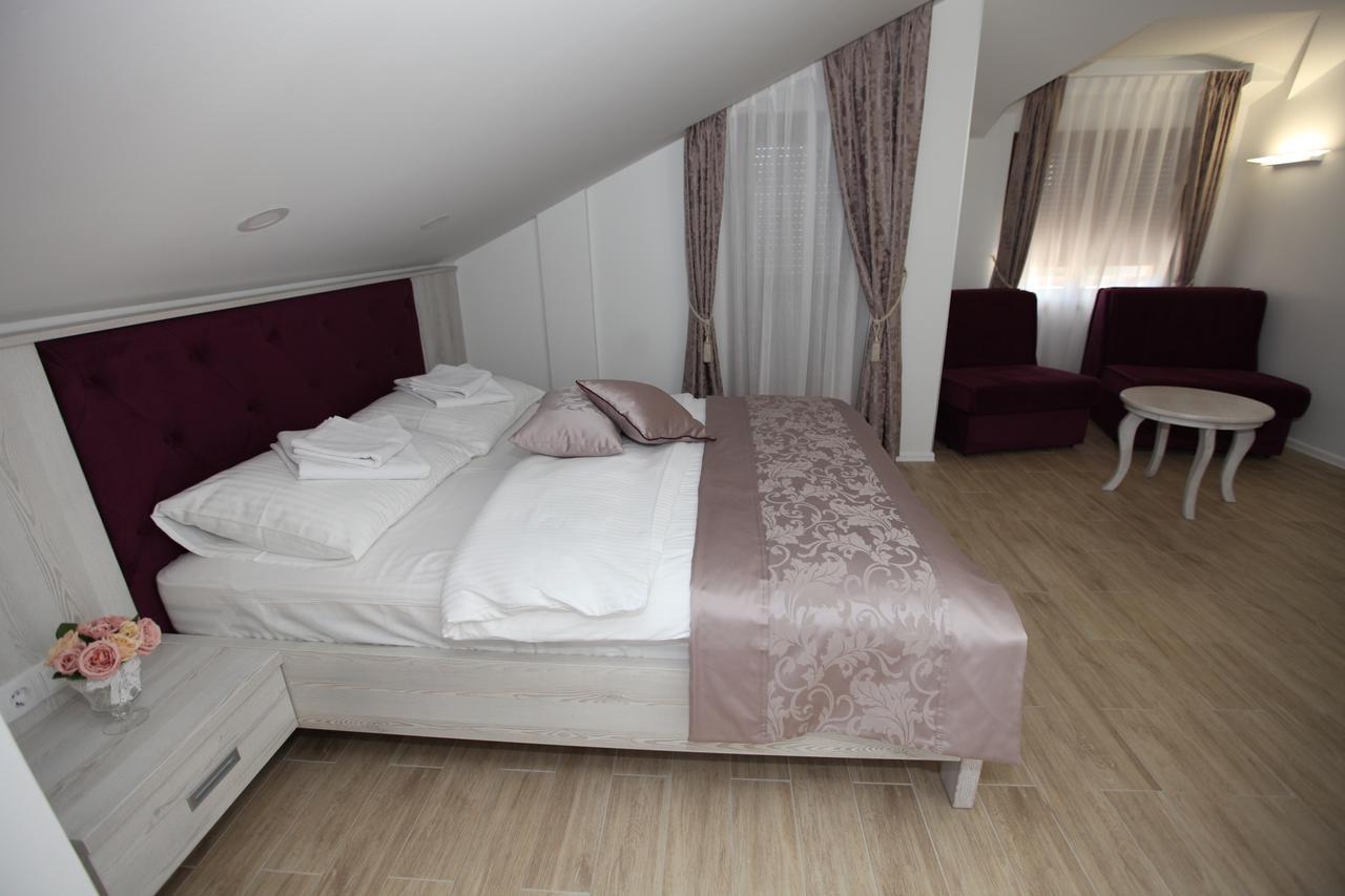 Apis Hotel Требинє Екстер'єр фото