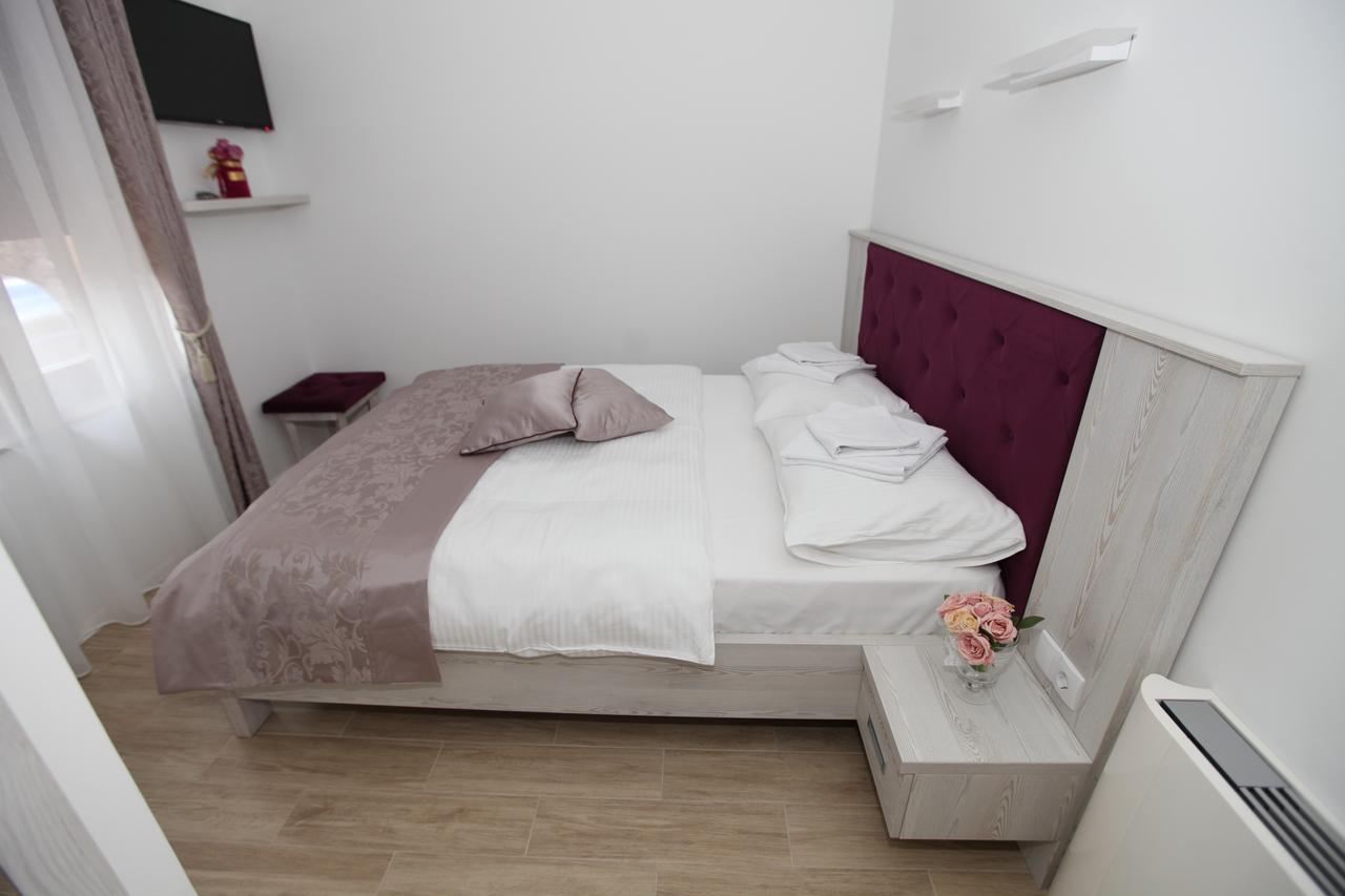 Apis Hotel Требинє Екстер'єр фото