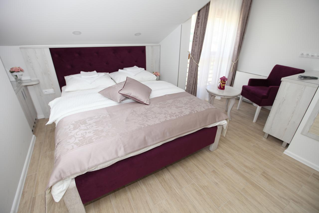 Apis Hotel Требинє Екстер'єр фото