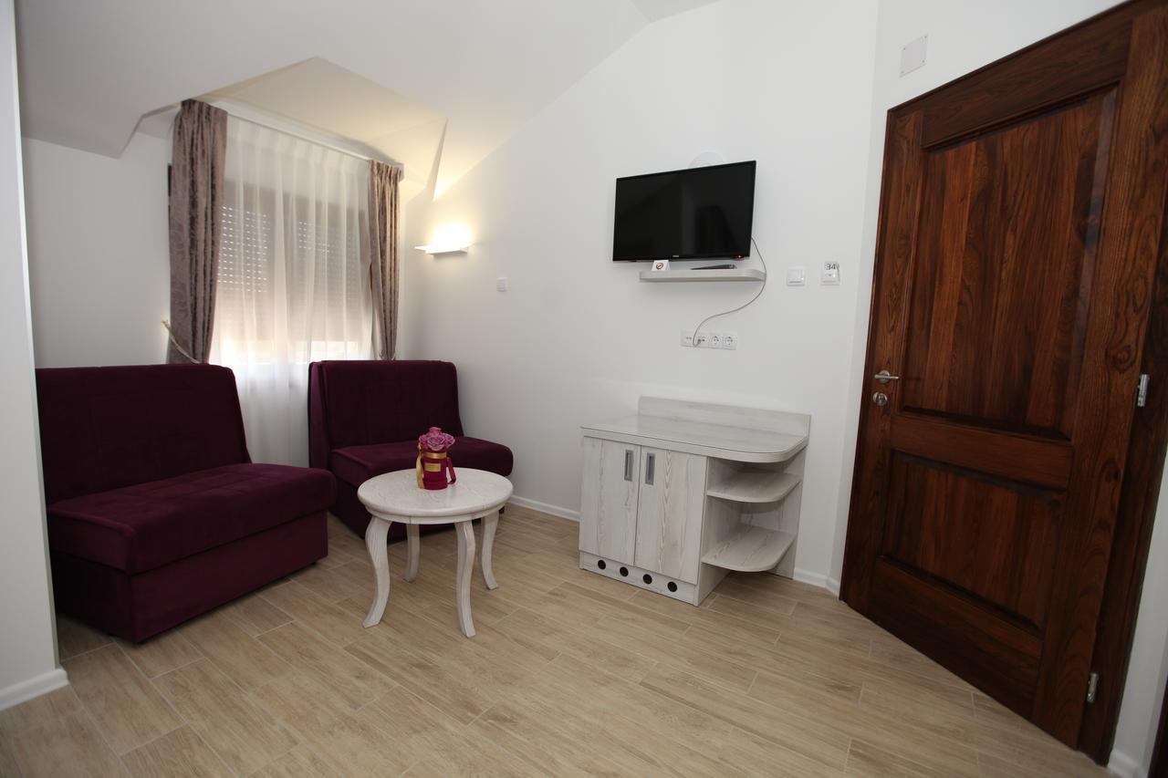 Apis Hotel Требинє Екстер'єр фото