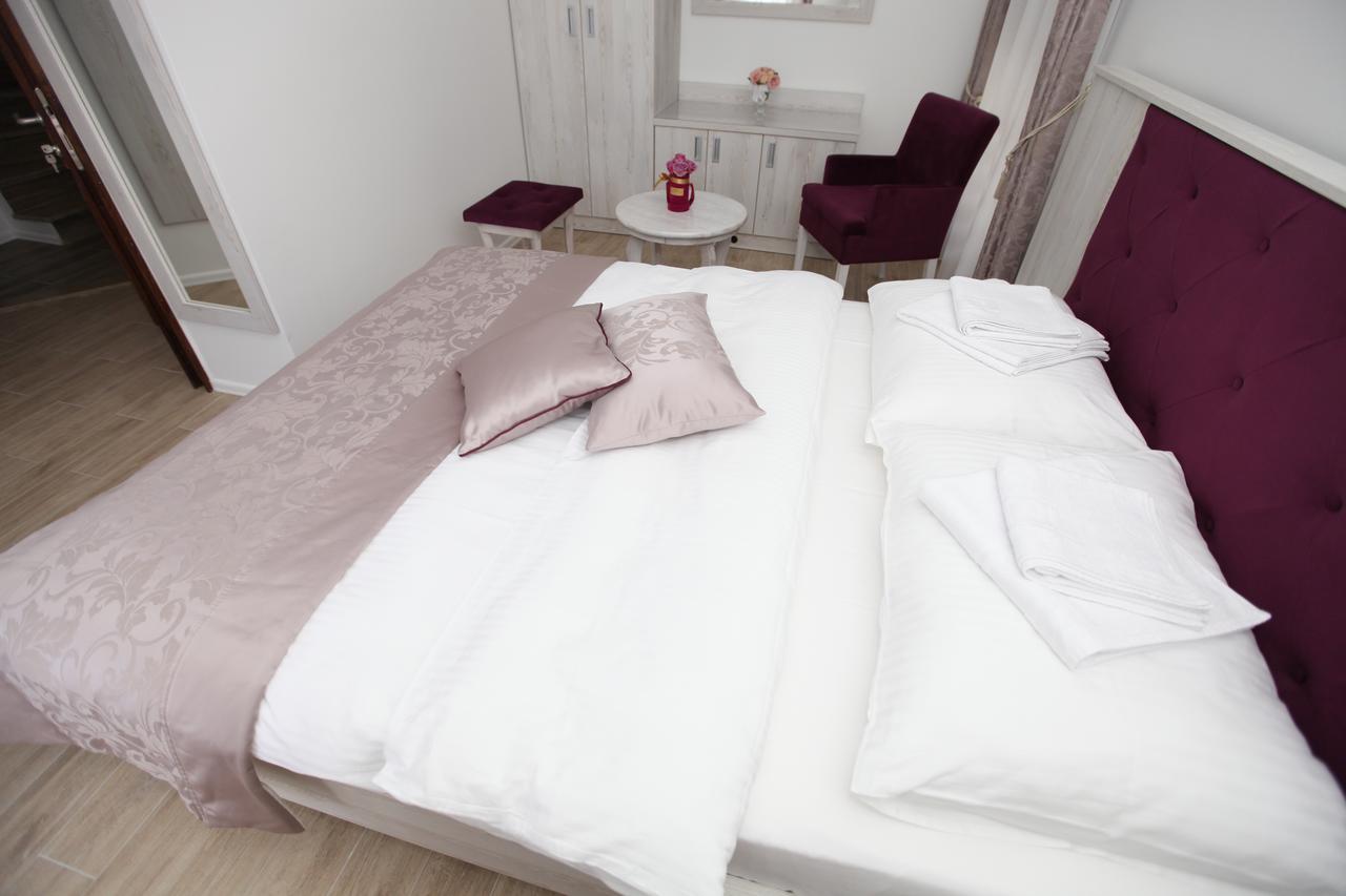 Apis Hotel Требинє Екстер'єр фото