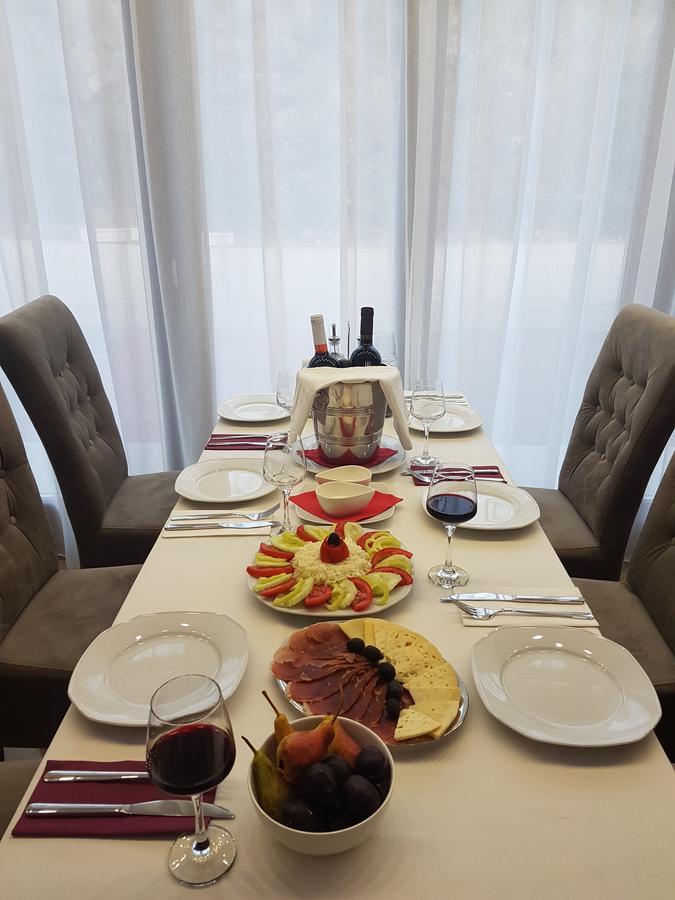 Apis Hotel Требинє Екстер'єр фото