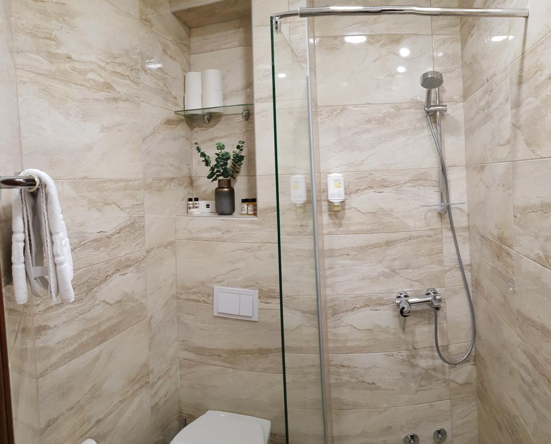 Apis Hotel Требинє Екстер'єр фото