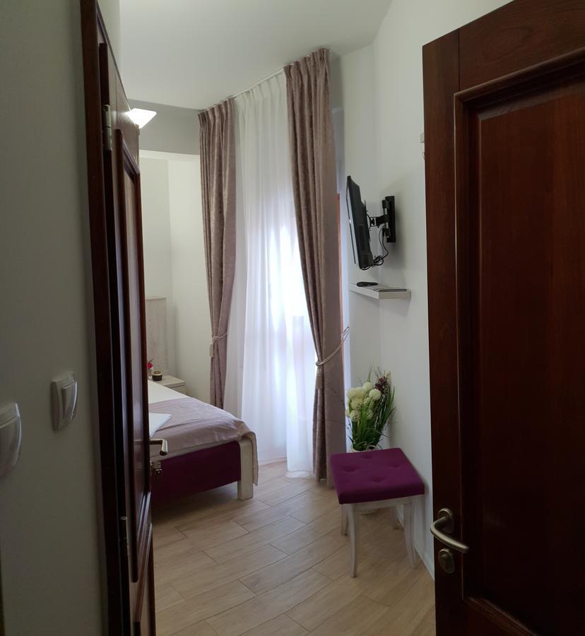 Apis Hotel Требинє Екстер'єр фото