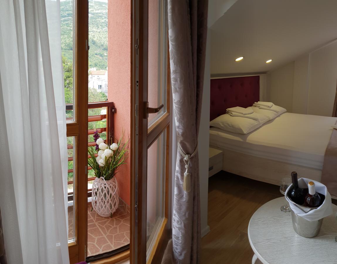 Apis Hotel Требинє Екстер'єр фото