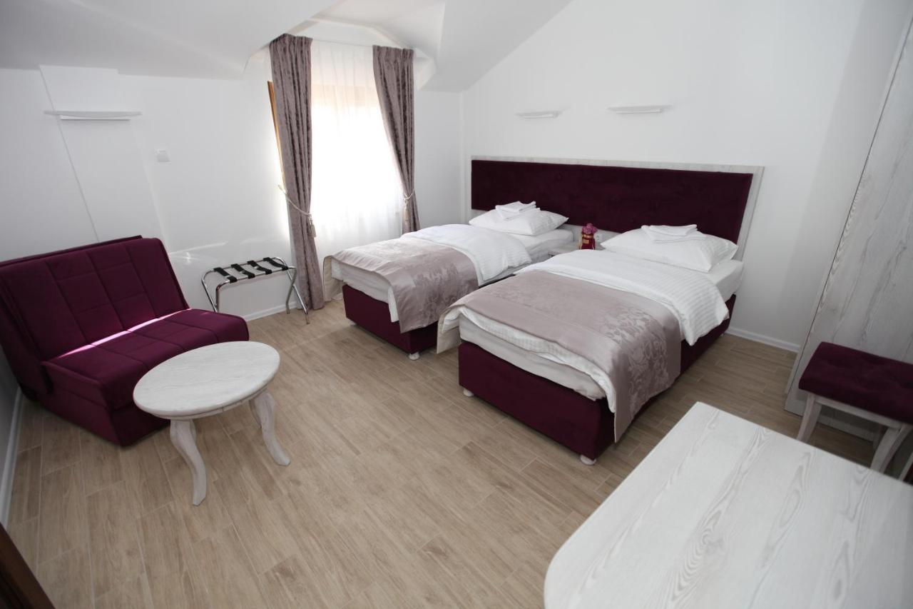Apis Hotel Требинє Екстер'єр фото