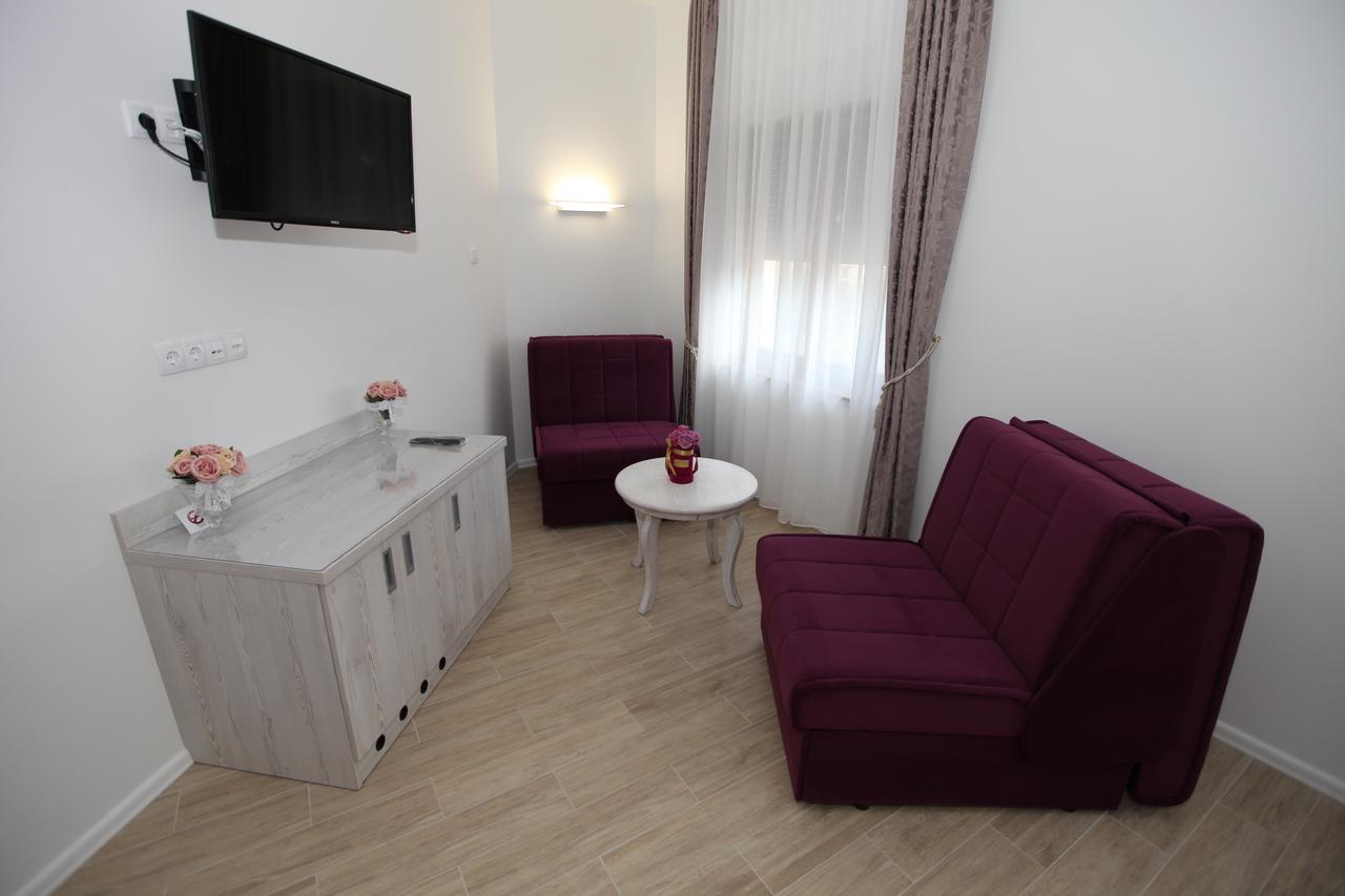 Apis Hotel Требинє Екстер'єр фото