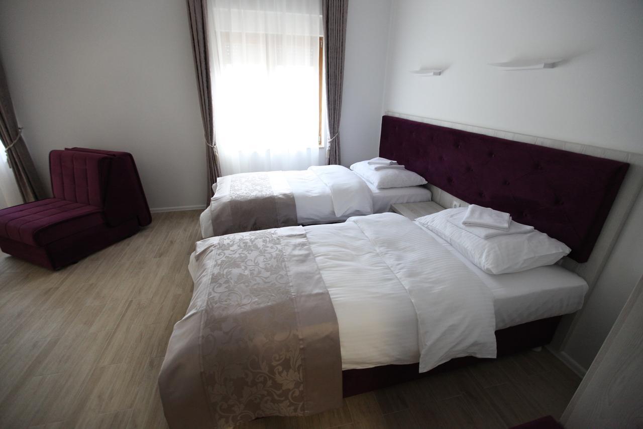 Apis Hotel Требинє Екстер'єр фото