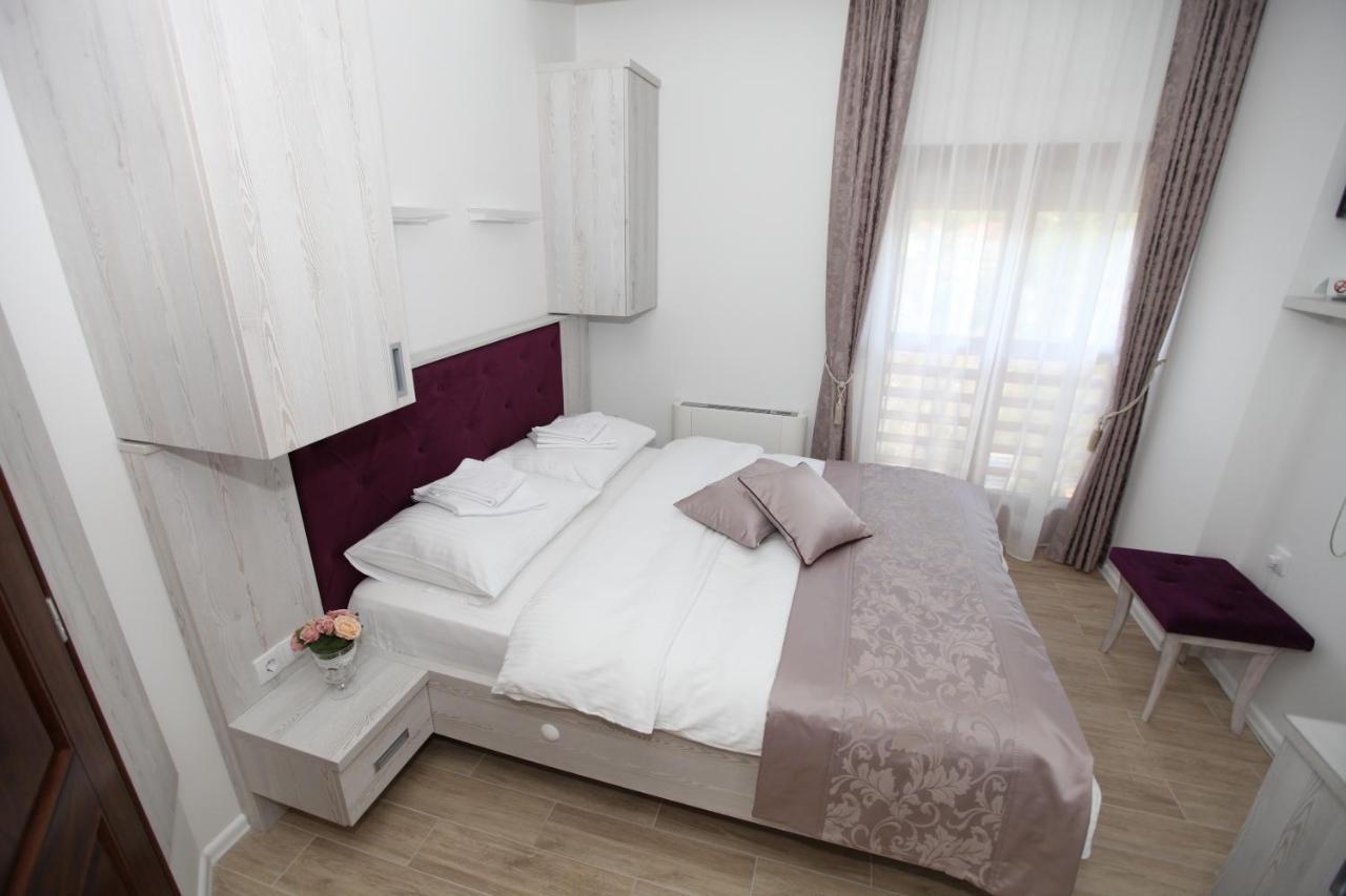 Apis Hotel Требинє Екстер'єр фото